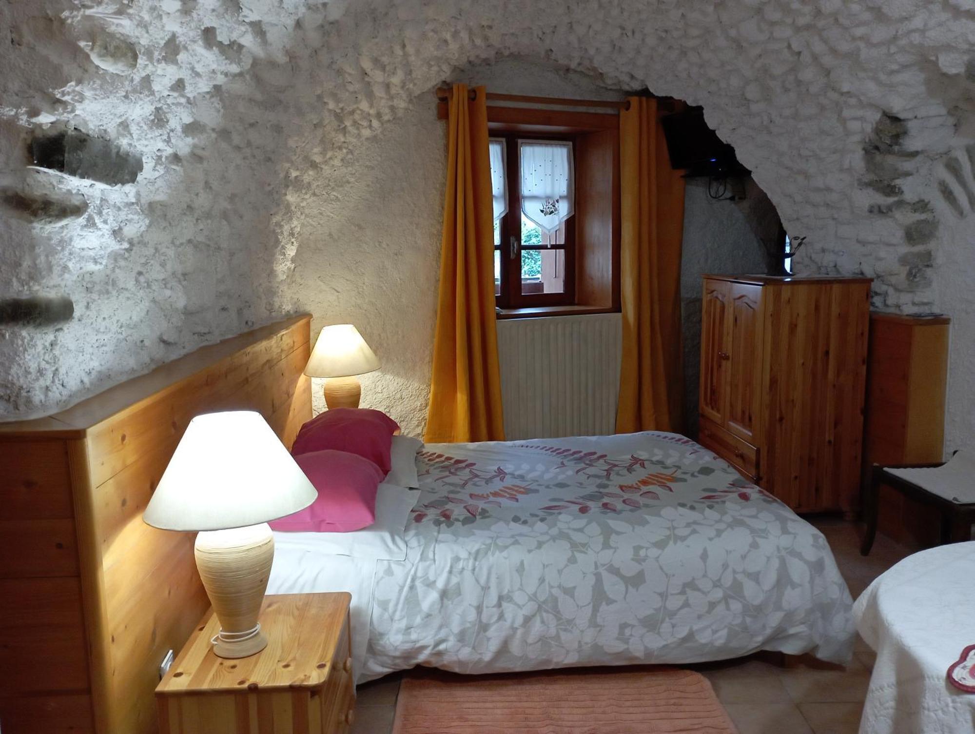 B&B Et Apartments Moulin Du Martinet Гилестр Екстериор снимка